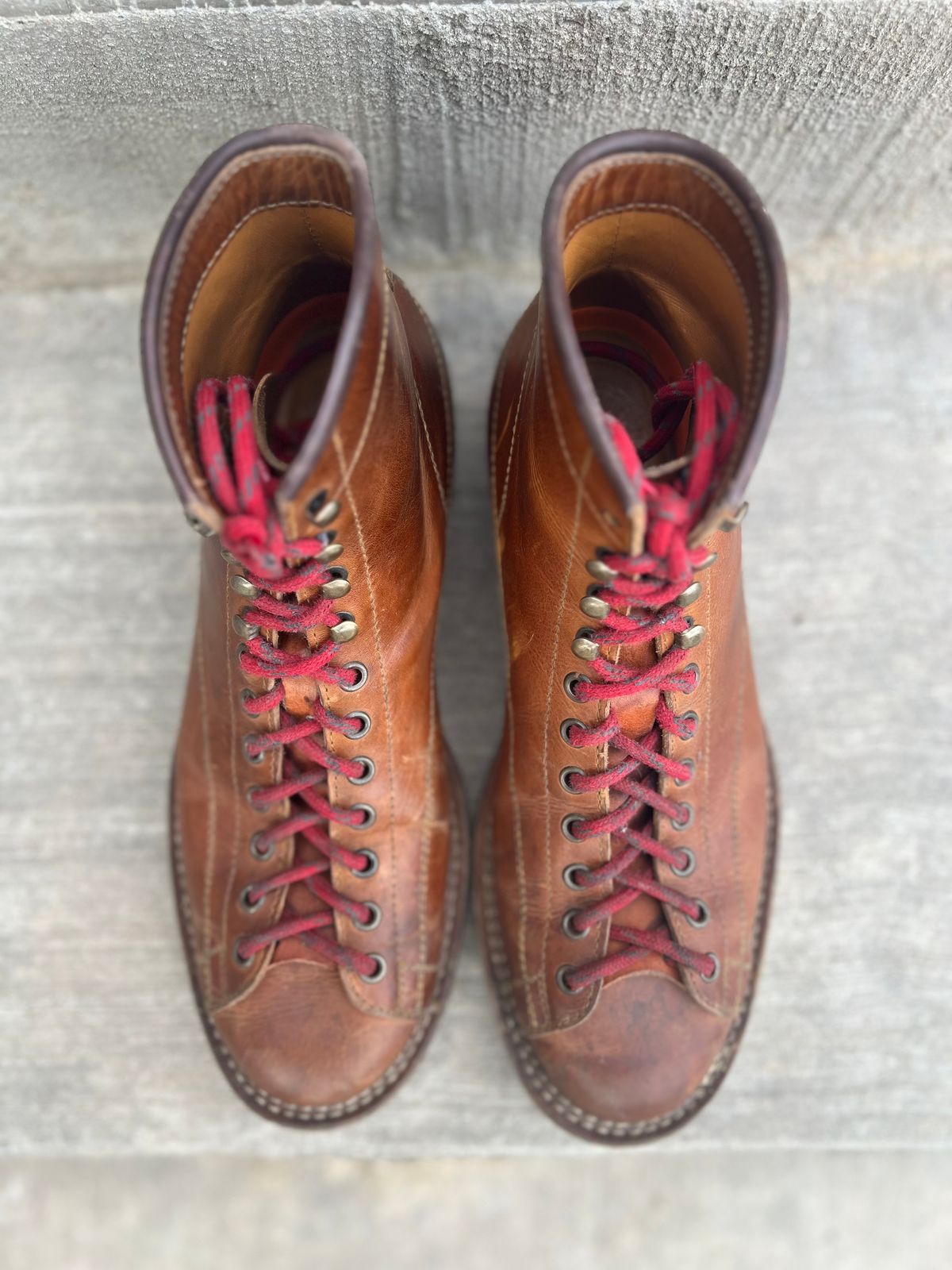 Photo by semperfi9119 on March 5, 2023 of the Hidalgo Boots Monkey Boot in Indonesian Java Brown Pull Up.