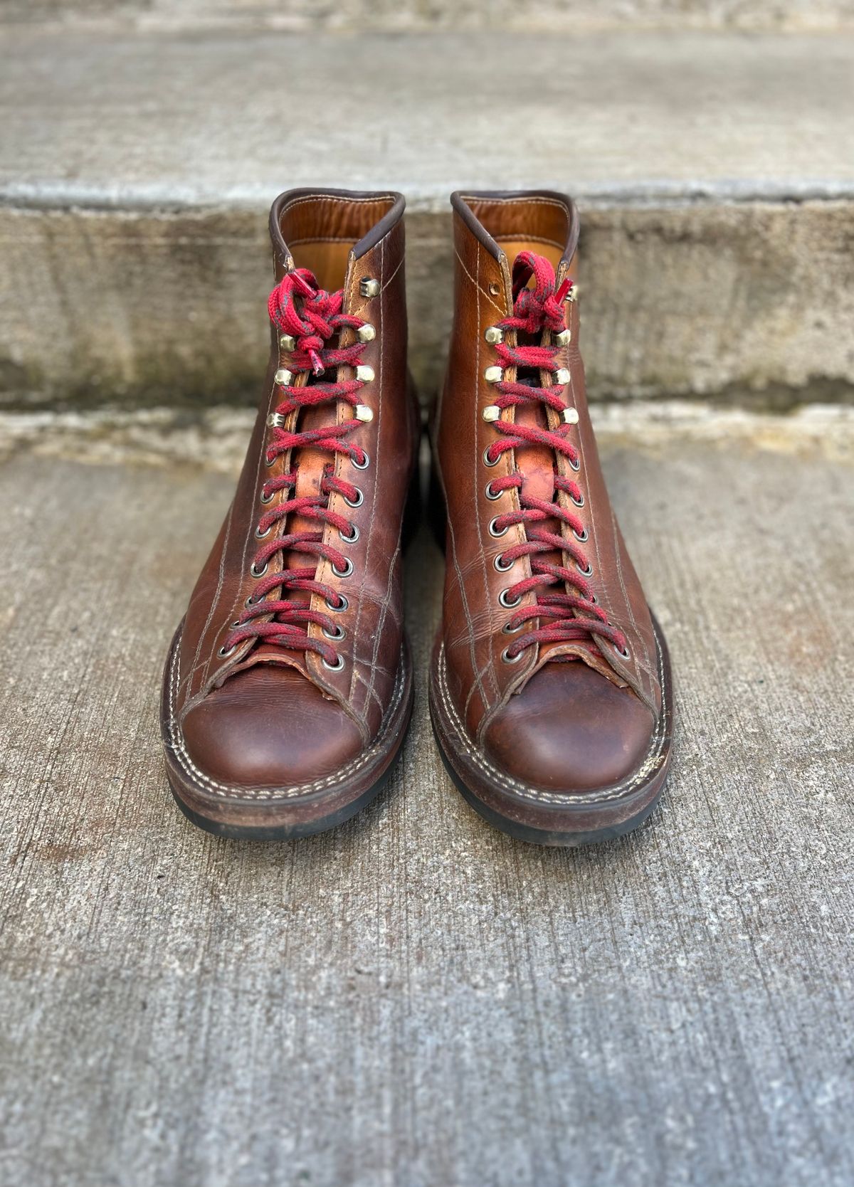 Photo by semperfi9119 on April 1, 2023 of the Hidalgo Boots Monkey Boot in Indonesian Java Brown Pull Up.