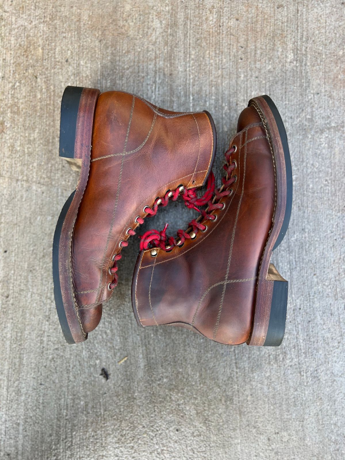 Photo by semperfi9119 on April 1, 2023 of the Hidalgo Boots Monkey Boot in Indonesian Java Brown Pull Up.