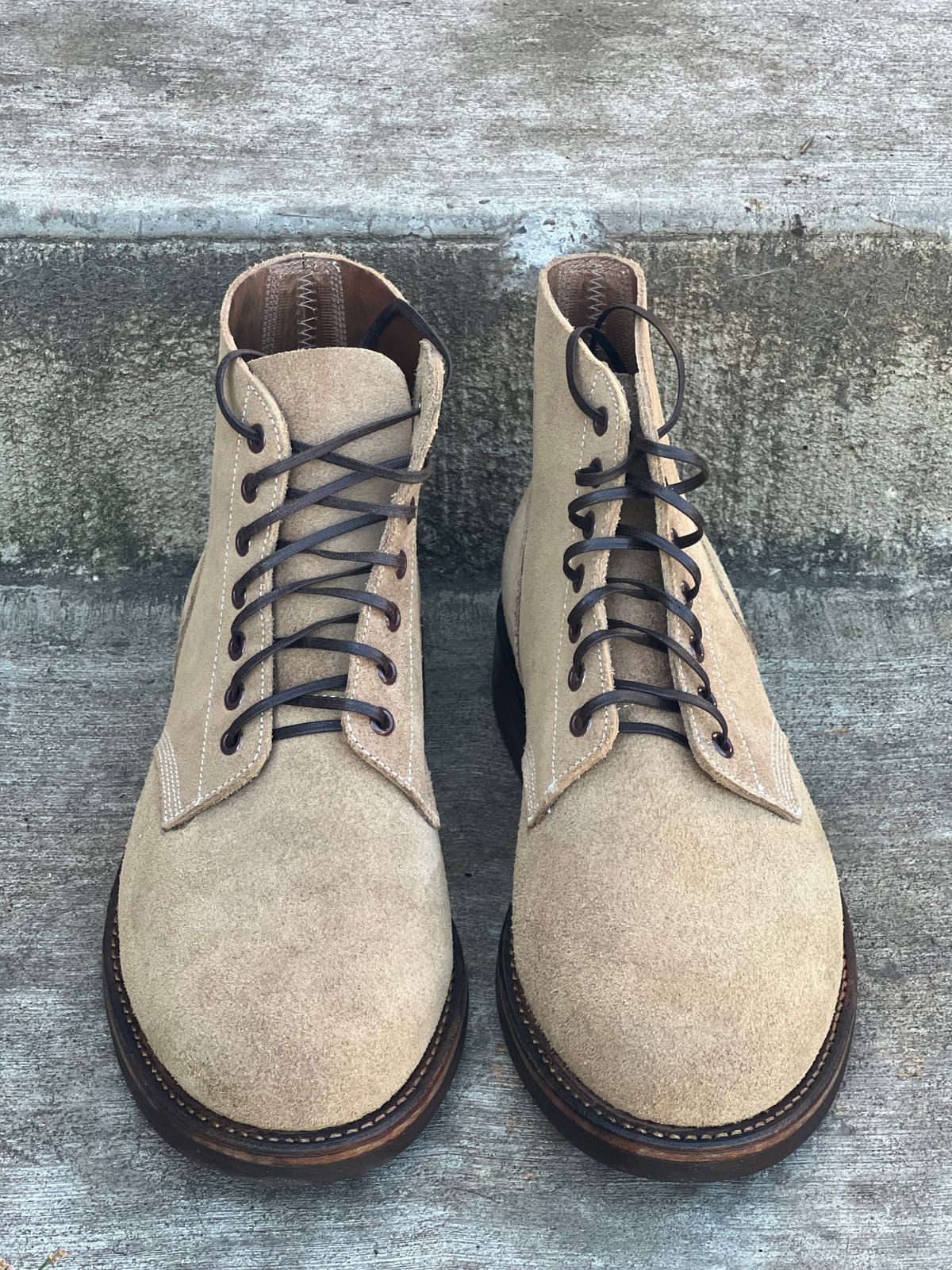 Photo by semperfi9119 on October 5, 2025 of the Oak Street Bootmakers Field Boot in Horween Natural Chromexcel Roughout.