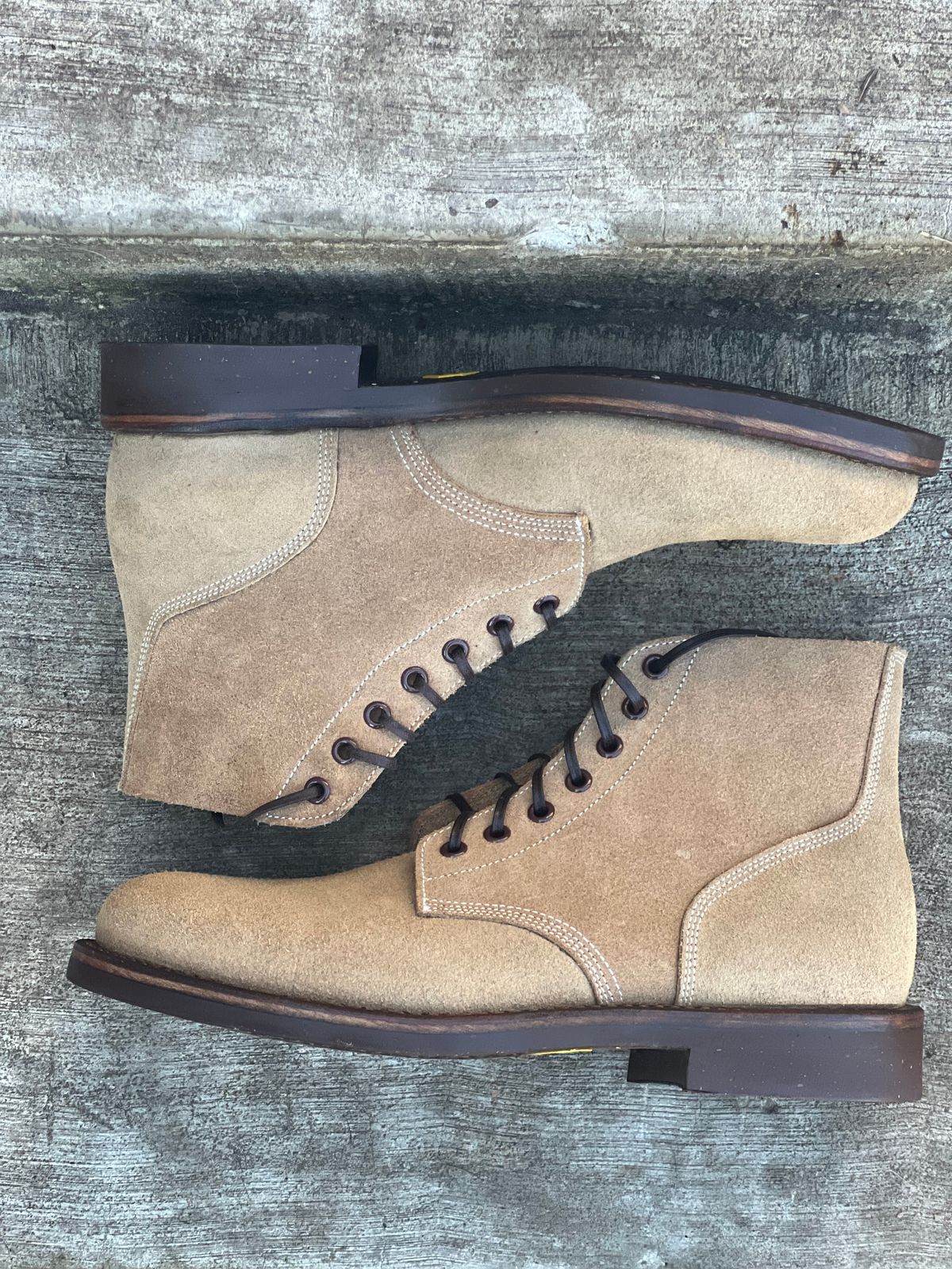 Photo by semperfi9119 on October 5, 2025 of the Oak Street Bootmakers Field Boot in Horween Natural Chromexcel Roughout.