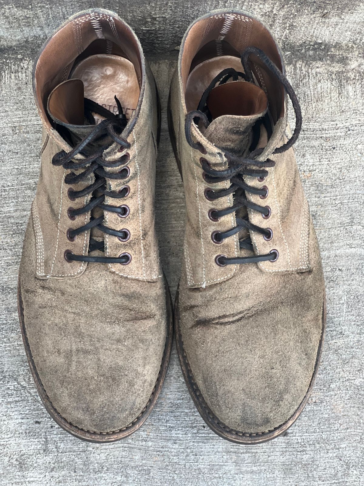 Photo by semperfi9119 on October 26, 2025 of the Oak Street Bootmakers Field Boot in Horween Natural Chromexcel Roughout.