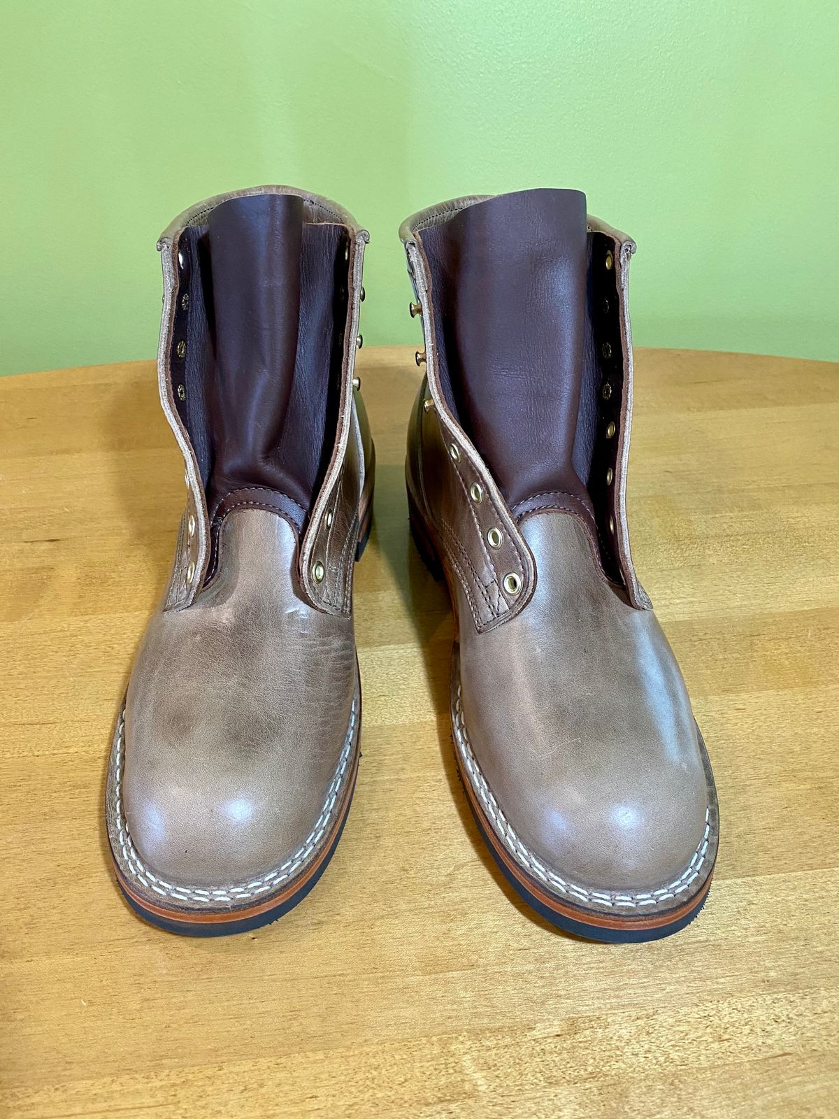 Photo by Gohilboots on October 1, 2023 of the Nicks MTO in Horween Natural Chromexcel.