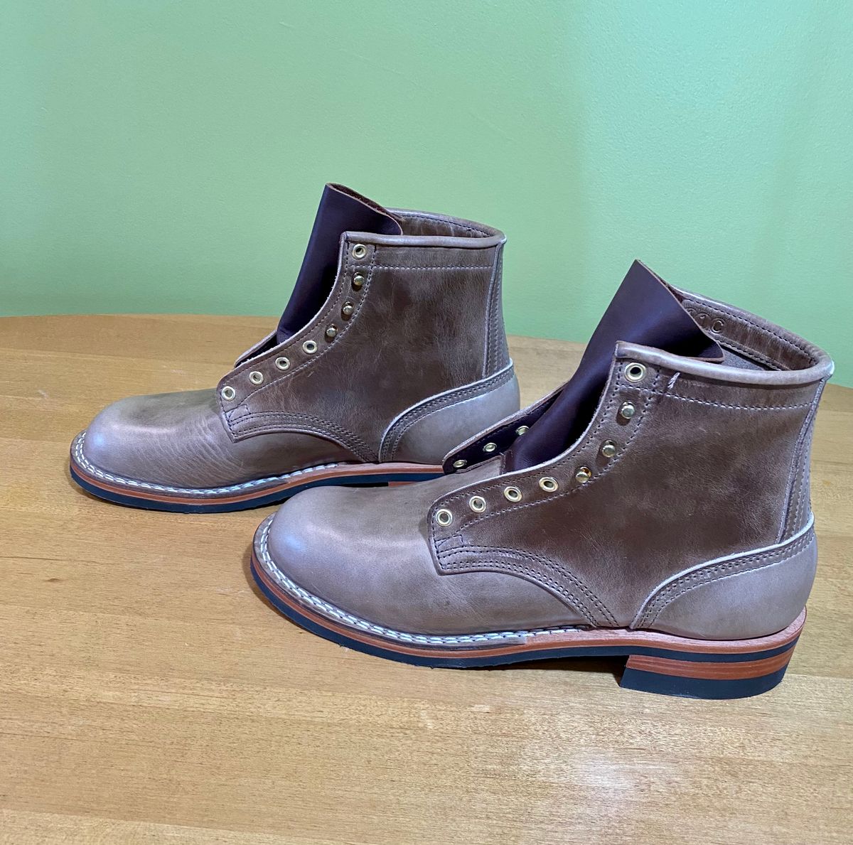 Photo by Gohilboots on October 1, 2023 of the Nicks MTO in Horween Natural Chromexcel.