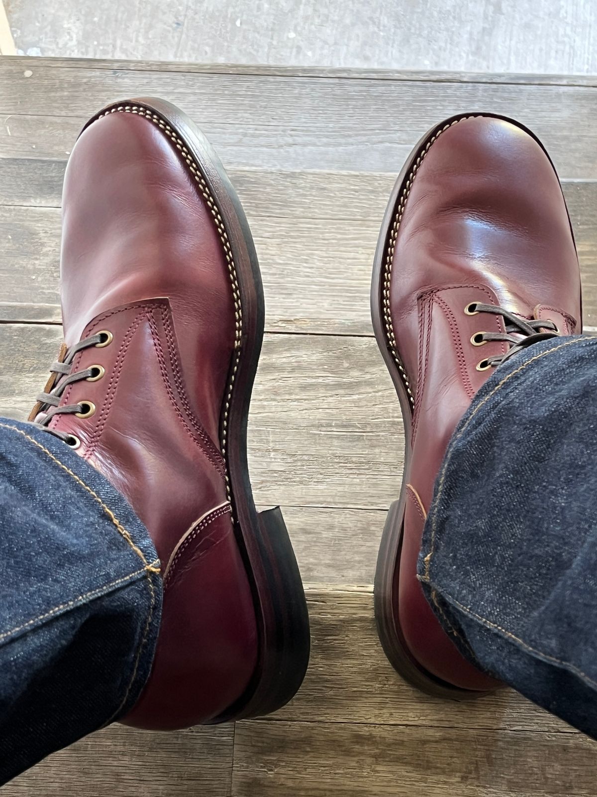 Photo by OldManSteez on November 2, 2024 of the Caswell Boot Company Garrett in Gallun Burgundy Viking Calf.