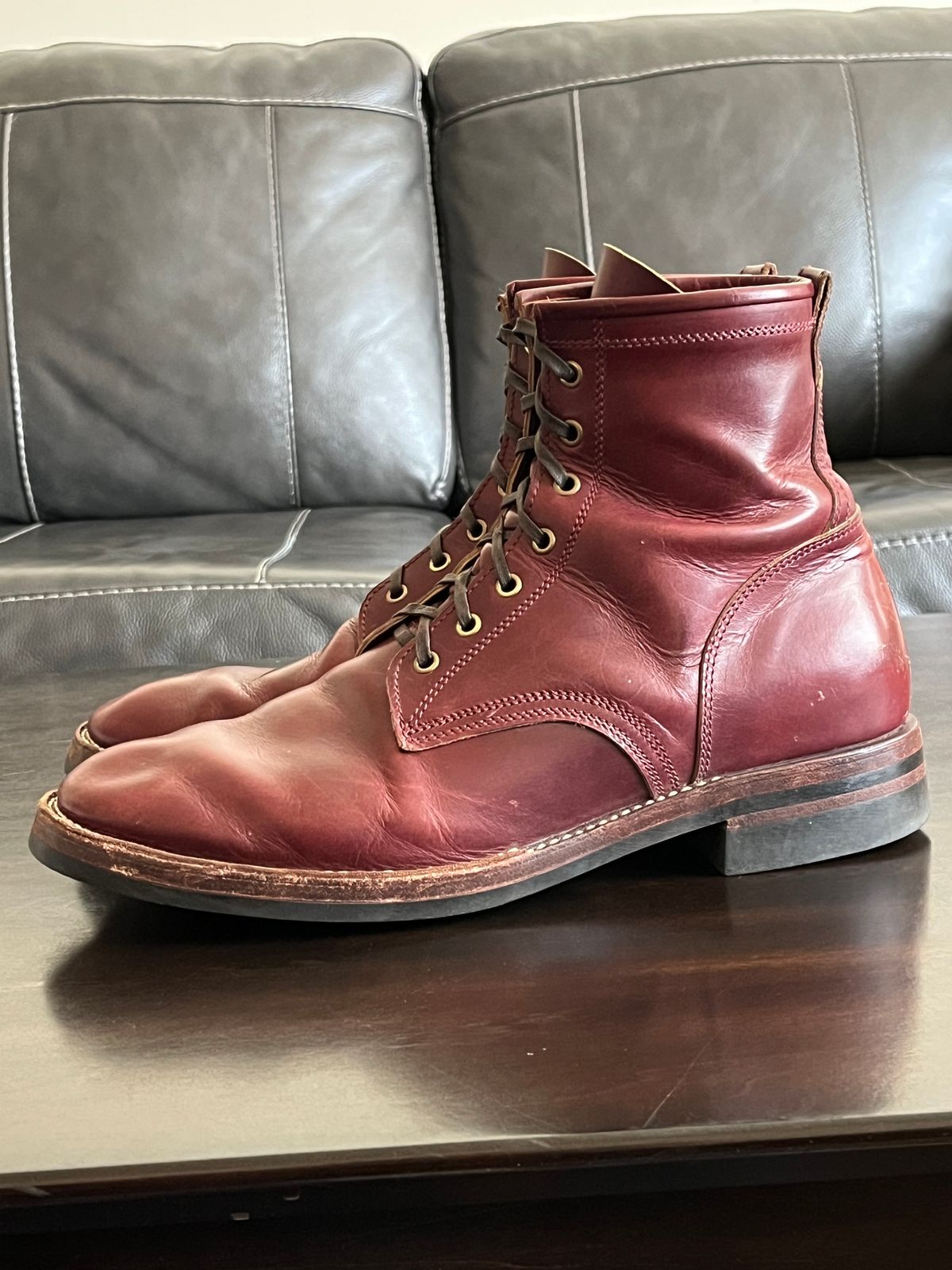 Photo by OldManSteez on January 2, 2025 of the Caswell Boot Company Garrett in Gallun Burgundy Viking Calf.