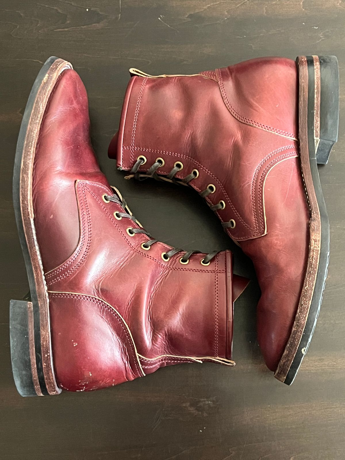 Photo by OldManSteez on January 2, 2025 of the Caswell Boot Company Garrett in Gallun Burgundy Viking Calf.