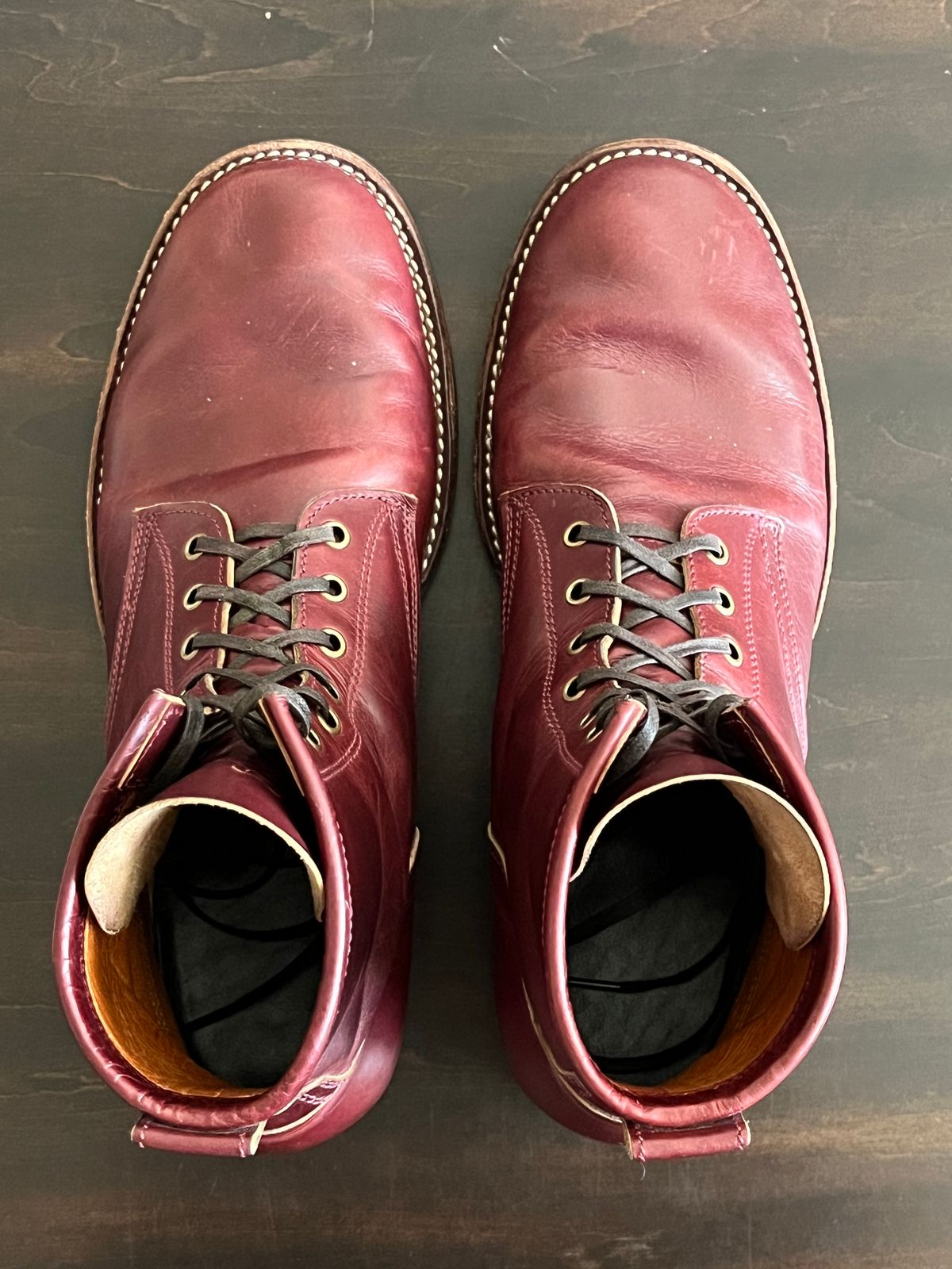 Photo by OldManSteez on January 2, 2025 of the Caswell Boot Company Garrett in Gallun Burgundy Viking Calf.