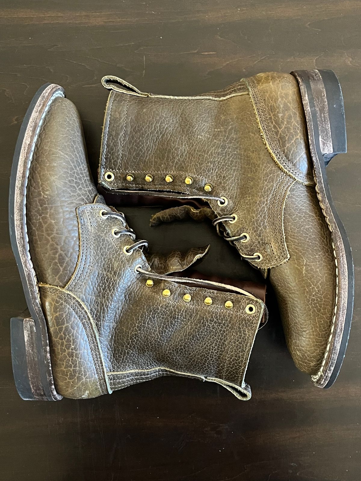 Photo by OldManSteez on January 1, 2024 of the Nicks Lace Up Heritage in Law Tanning Olive Smooth Shruken Bison.