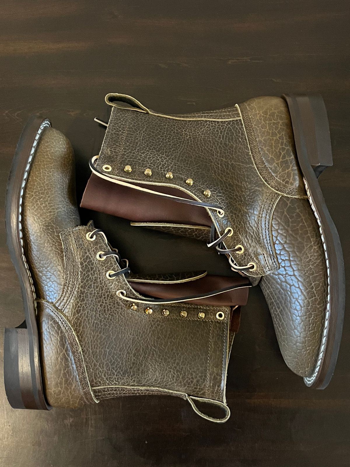 Photo by OldManSteez on October 1, 2023 of the Nicks Lace Up Heritage in Law Tanning Olive Smooth Shruken Bison.