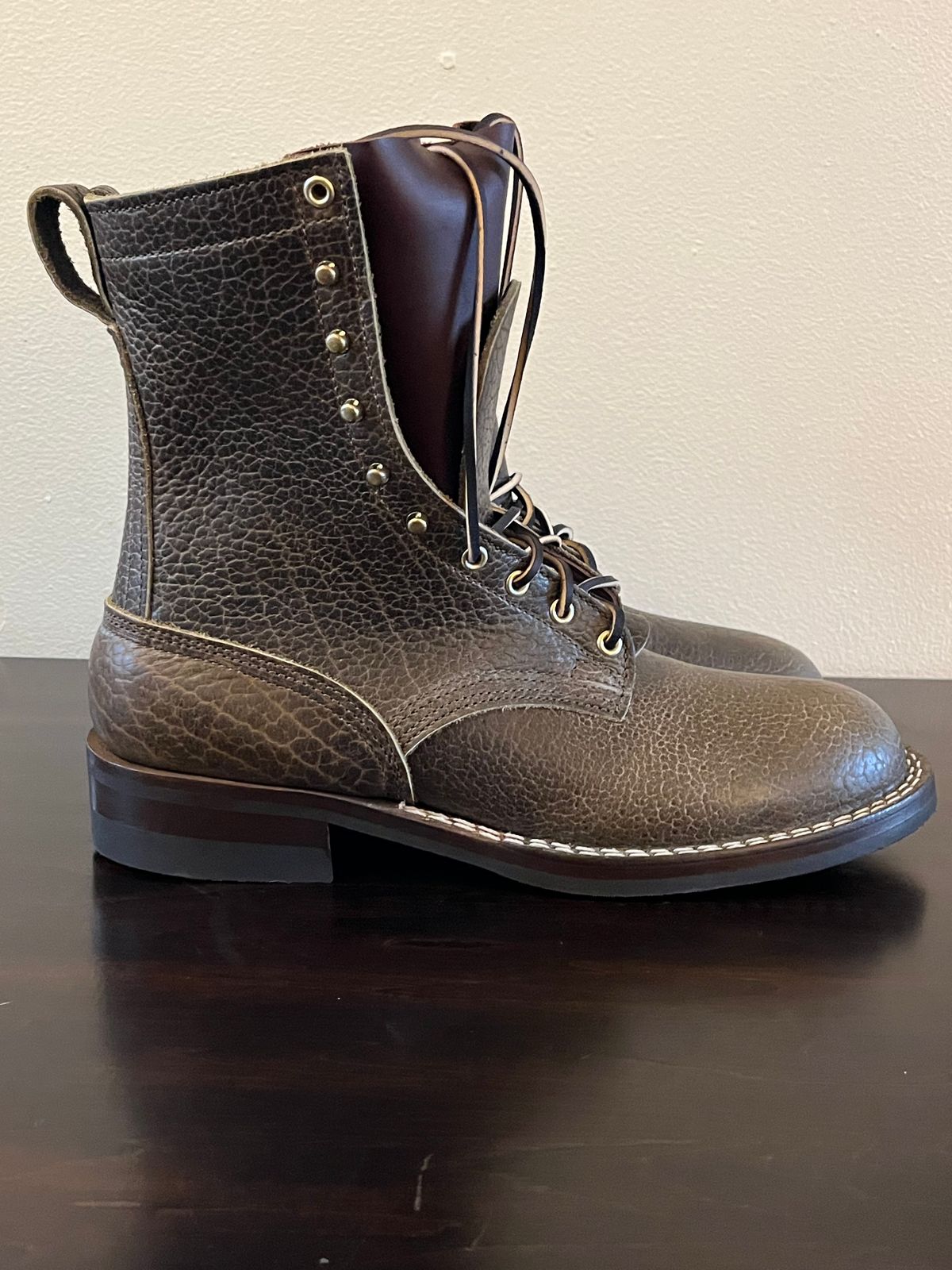 Photo by OldManSteez on October 1, 2023 of the Nicks Lace Up Heritage in Law Tanning Olive Smooth Shruken Bison.