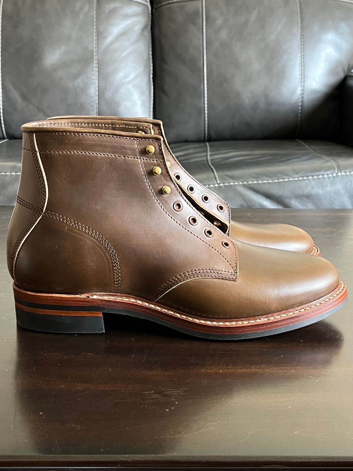 Photo by OldManSteez on September 16, 2024 of the John Lofgren El Capitan in Horween Dark Olive Chromexcel.