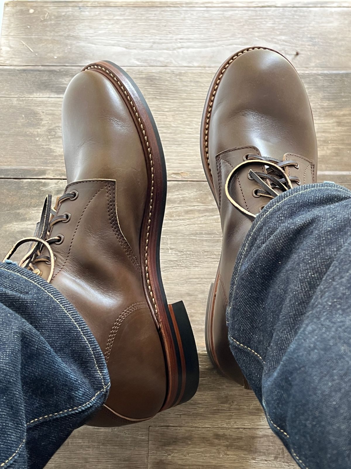 Photo by OldManSteez on September 21, 2024 of the John Lofgren El Capitan in Horween Dark Olive Chromexcel.