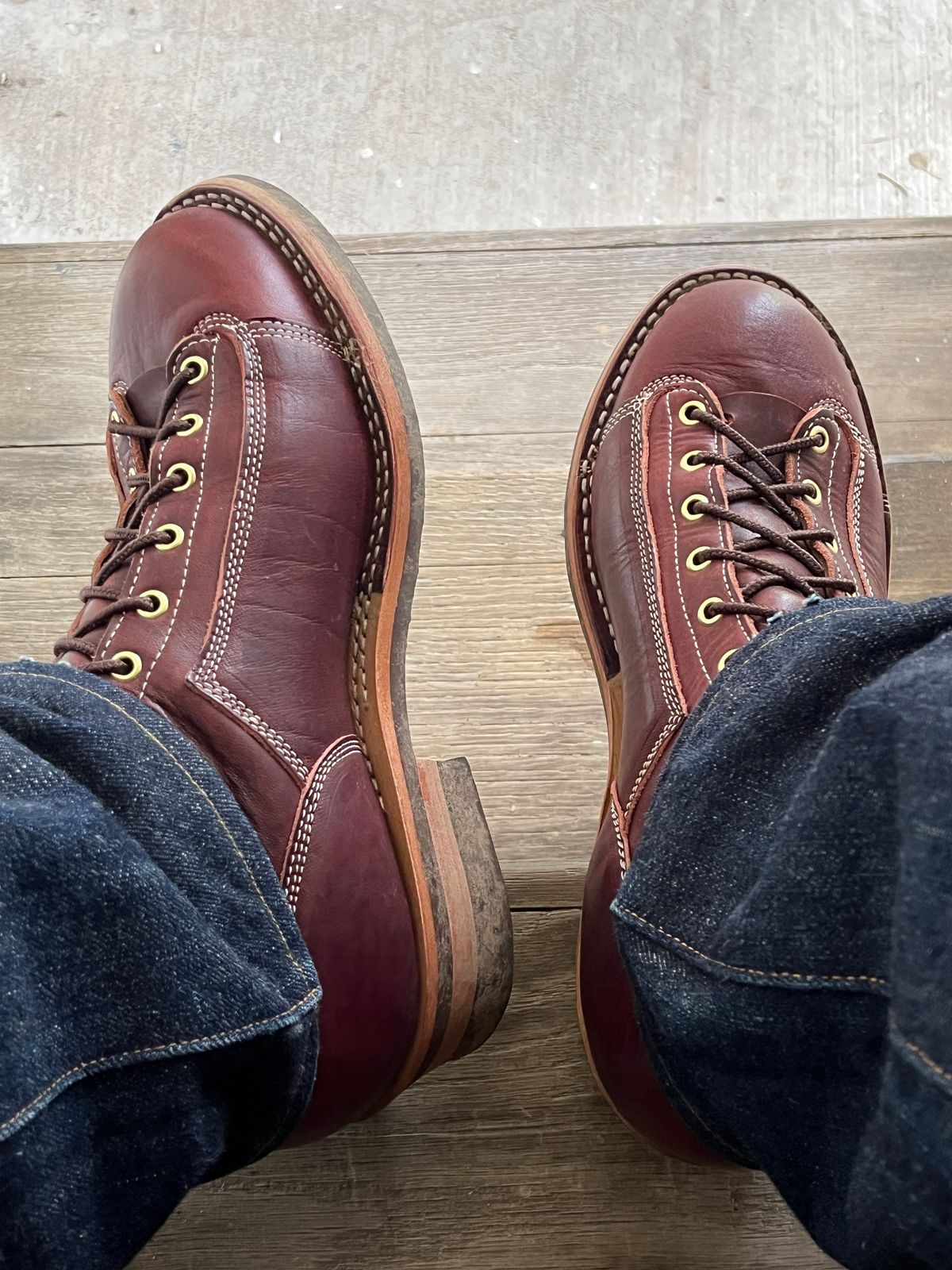 Photo by OldManSteez on September 8, 2024 of the Frank's Boots Emery in Horween Russet Brown Dublin.