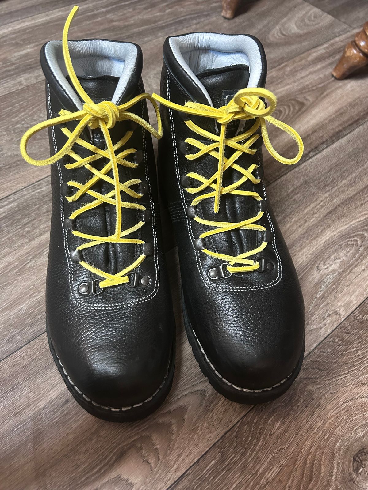 Photo by even on May 24, 2026 of the Peter Limmer and Sons Standard in Seidel Black Bullhide.