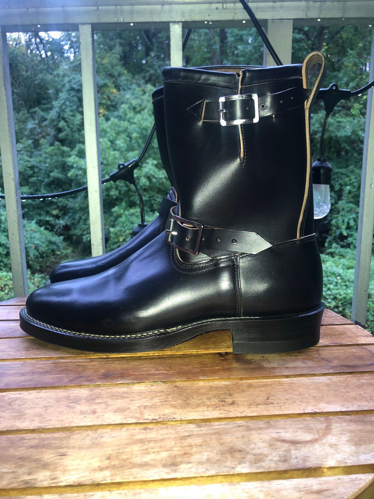 Photo by Daniel.S.Latham on October 1, 2022 of the Viberg Engineer in Maryam Black Horsebutt.