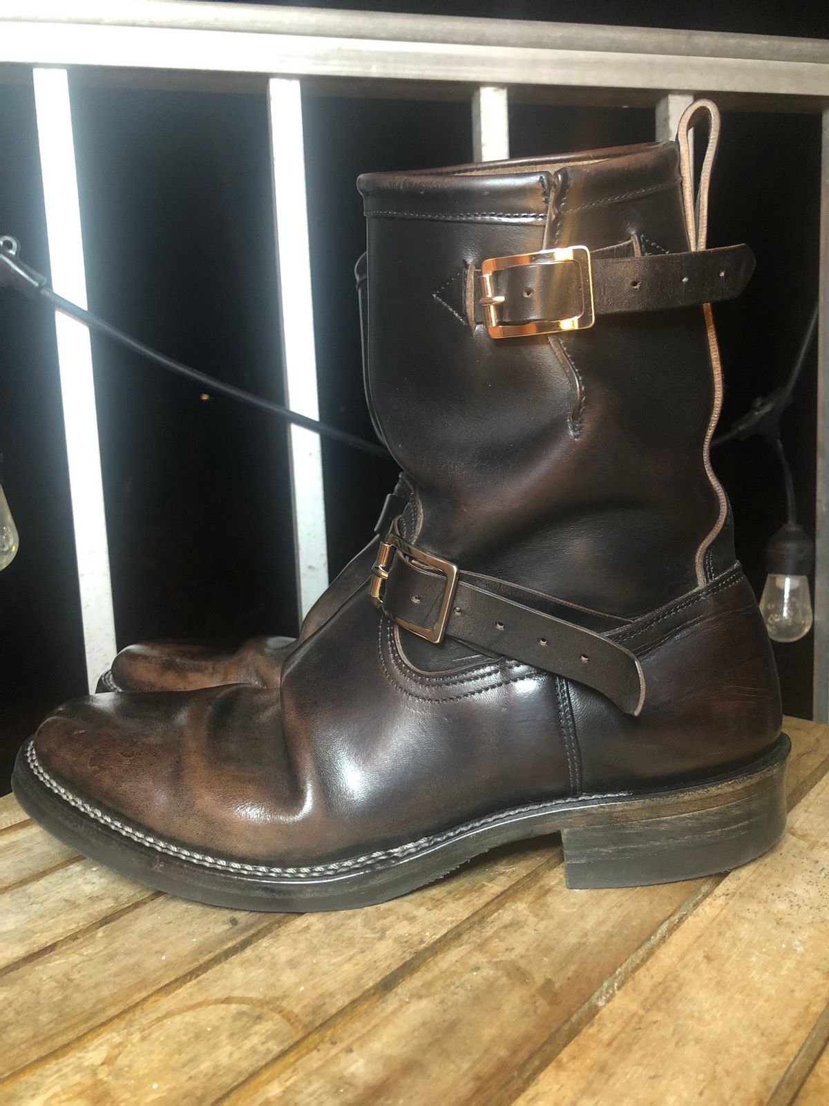 Photo by Daniel.S.Latham on December 6, 2022 of the Viberg Engineer in Maryam Black Horsebutt.