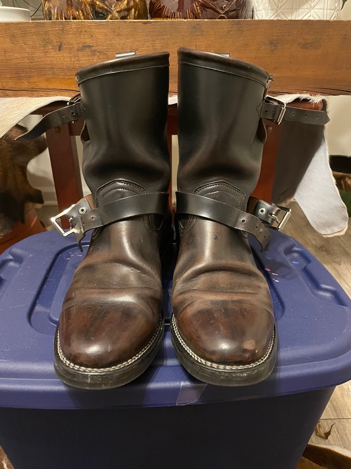 Photo by Daniel.S.Latham on January 6, 2023 of the Viberg Engineer in Maryam Black Horsebutt.