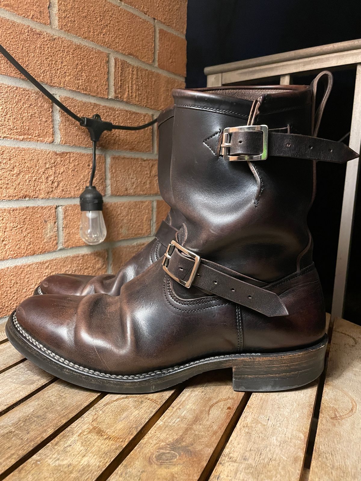 Photo by Daniel.S.Latham on February 6, 2023 of the Viberg Engineer in Maryam Black Horsebutt.