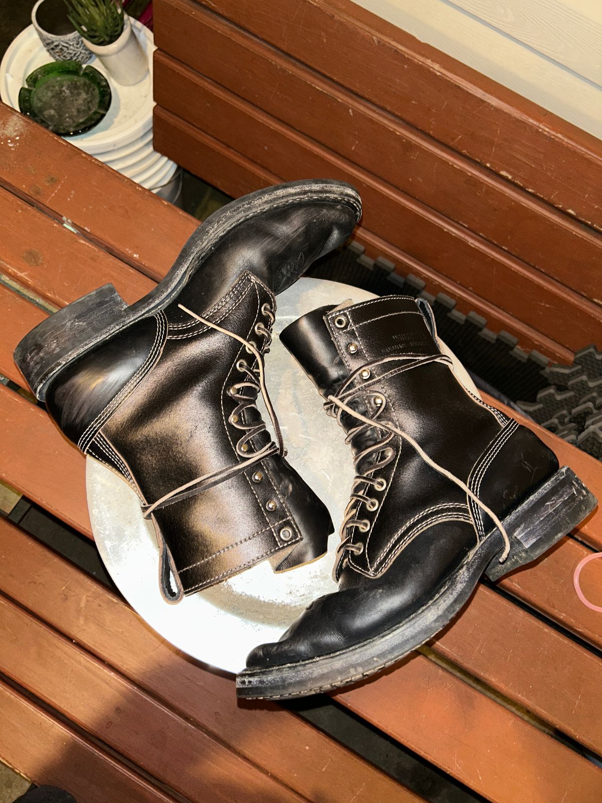 Photo by Daniel.S.Latham on November 6, 2025 of the White's Farmer/Rancher in Horween Black Chromexcel Horsehide & Horween Black Waxed Flesh.