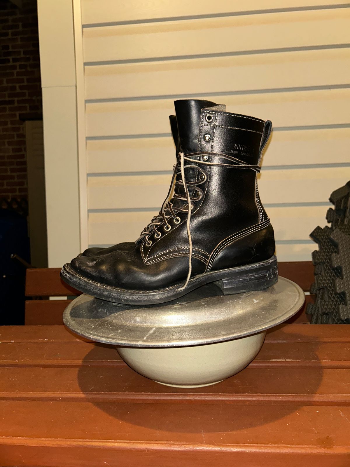 Photo by Daniel.S.Latham on November 6, 2025 of the White's Farmer/Rancher in Horween Black Chromexcel Horsehide & Horween Black Waxed Flesh.