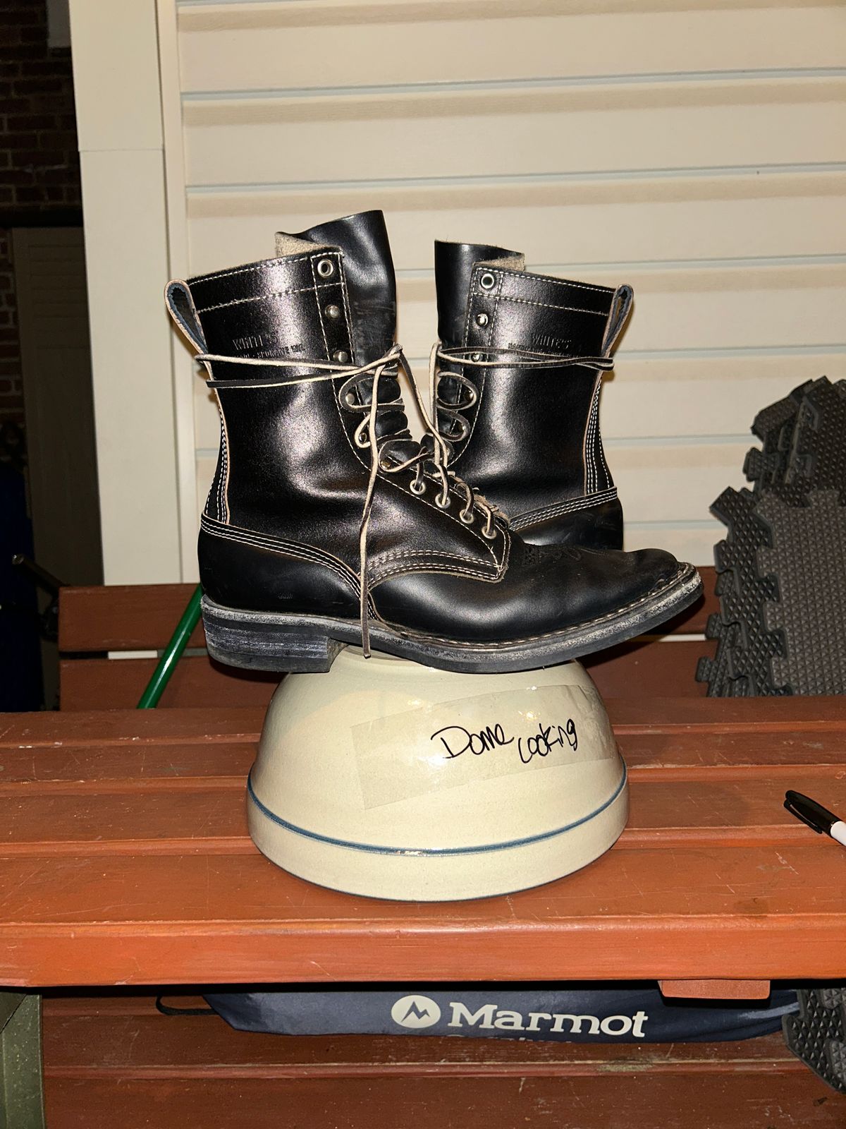 Photo by Daniel.S.Latham on November 6, 2025 of the White's Farmer/Rancher in Horween Black Chromexcel Horsehide & Horween Black Waxed Flesh.