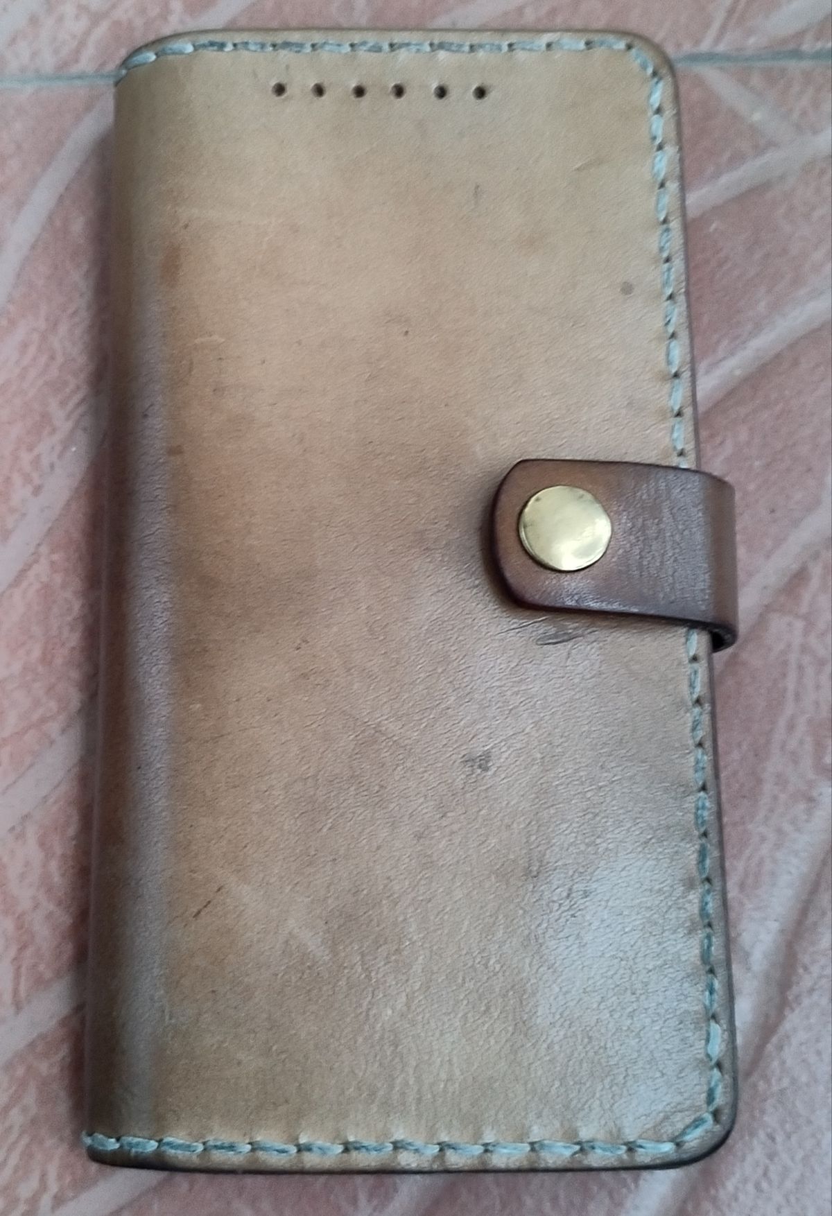 Photo by altobuff on December 4, 2025 of the North Harbour Redmi Note Phone Case With Flip Cover in Unknown Natural Veg Tan.