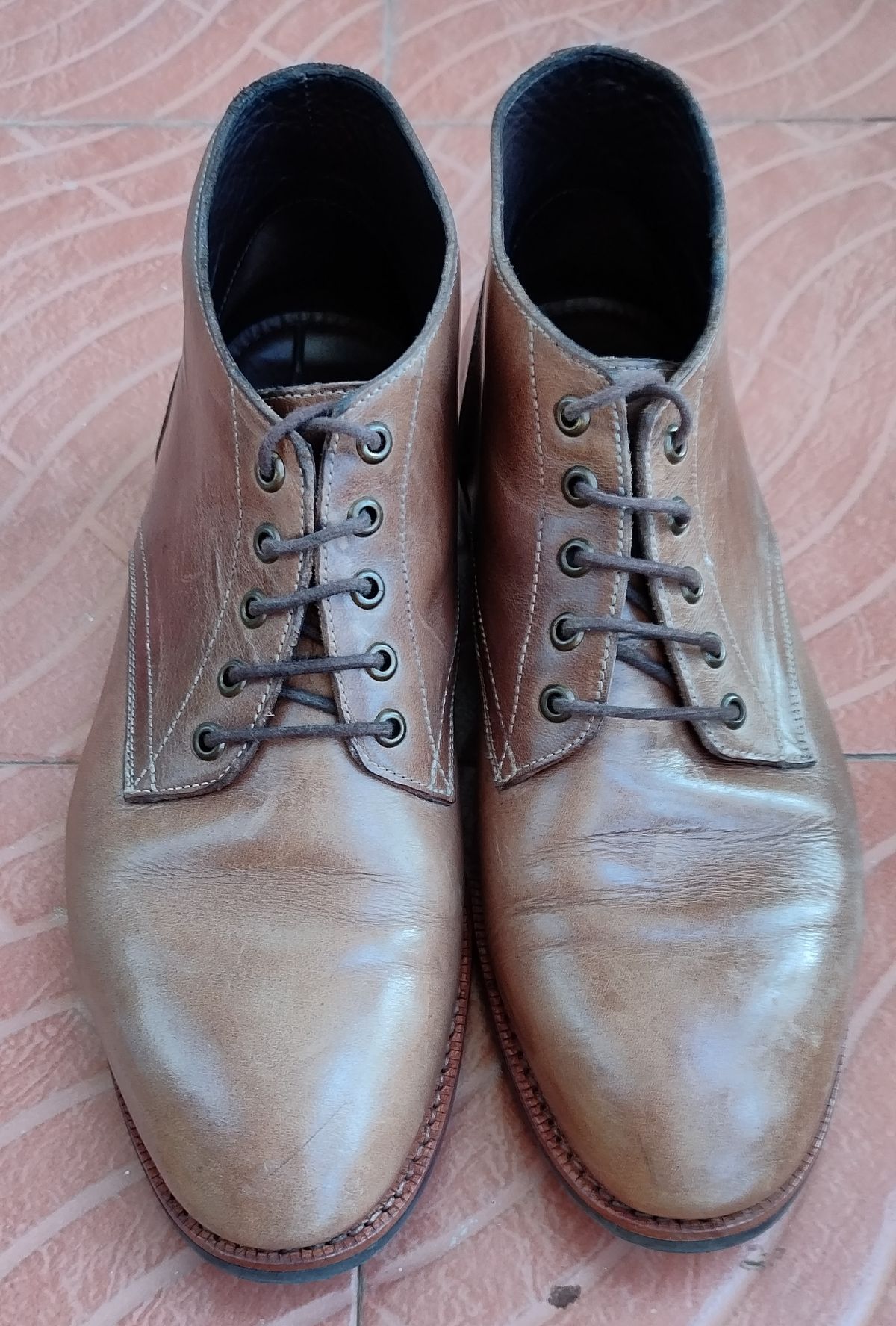 Photo by altobuff on January 2, 2024 of the Blkbrd Shoemaker Walburg 5-Eyelet Chukka Boot in Horween Natural Chromexcel.