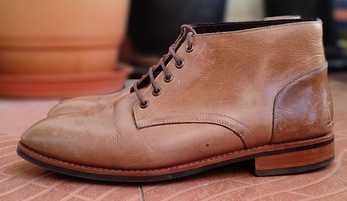 Photo by altobuff on January 2, 2024 of the Blkbrd Shoemaker Walburg 5-Eyelet Chukka Boot in Horween Natural Chromexcel.