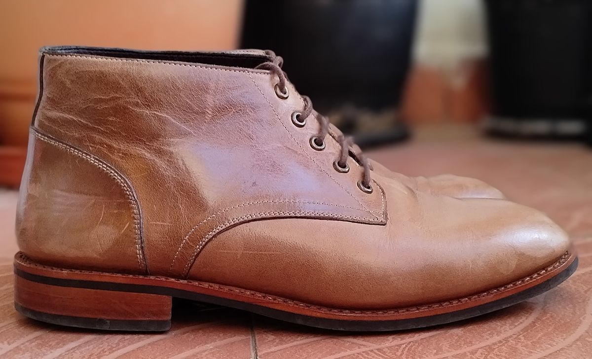 Photo by altobuff on January 2, 2024 of the Blkbrd Shoemaker Walburg 5-Eyelet Chukka Boot in Horween Natural Chromexcel.