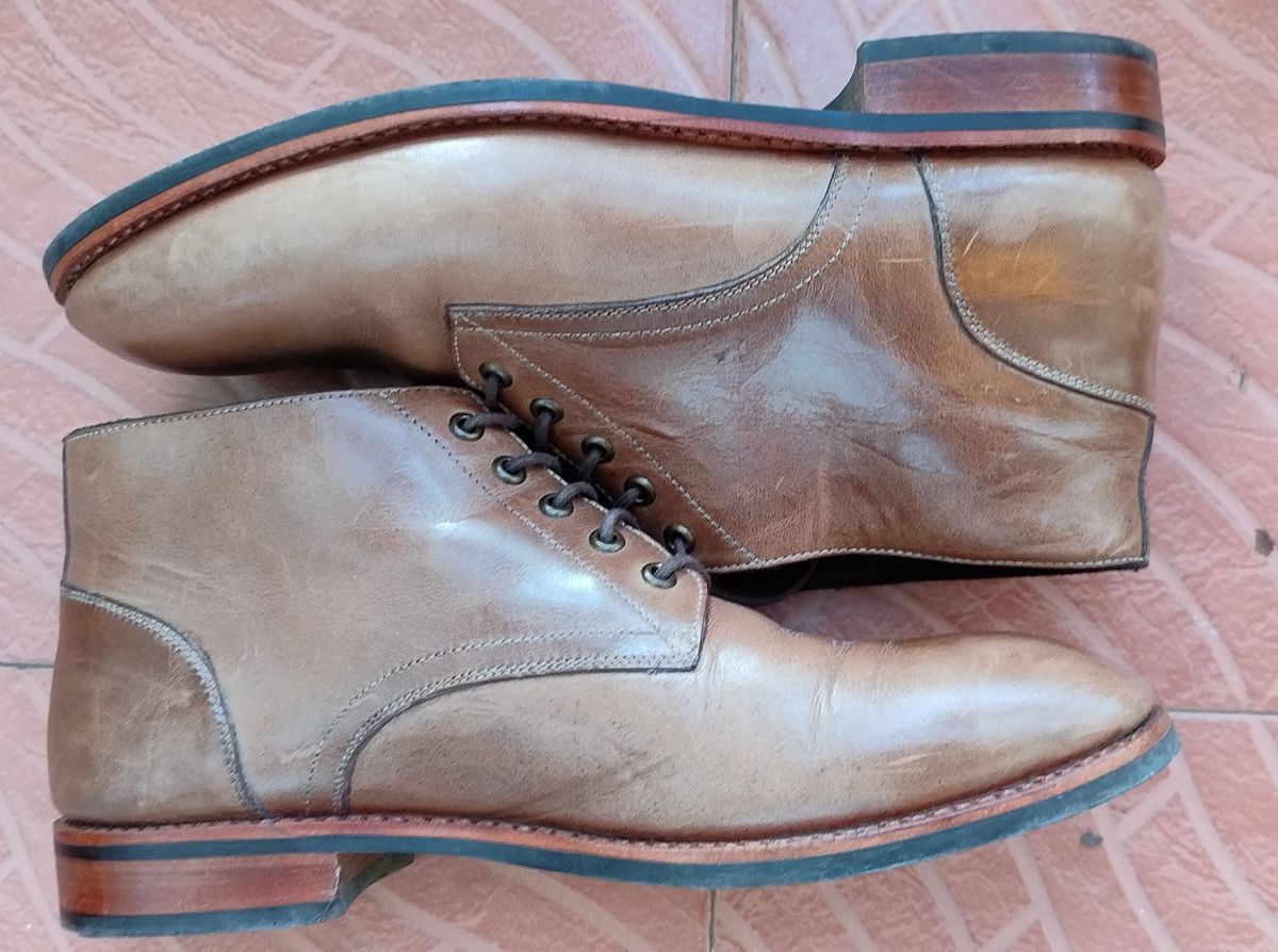 Photo by altobuff on January 2, 2024 of the Blkbrd Shoemaker Walburg 5-Eyelet Chukka Boot in Horween Natural Chromexcel.