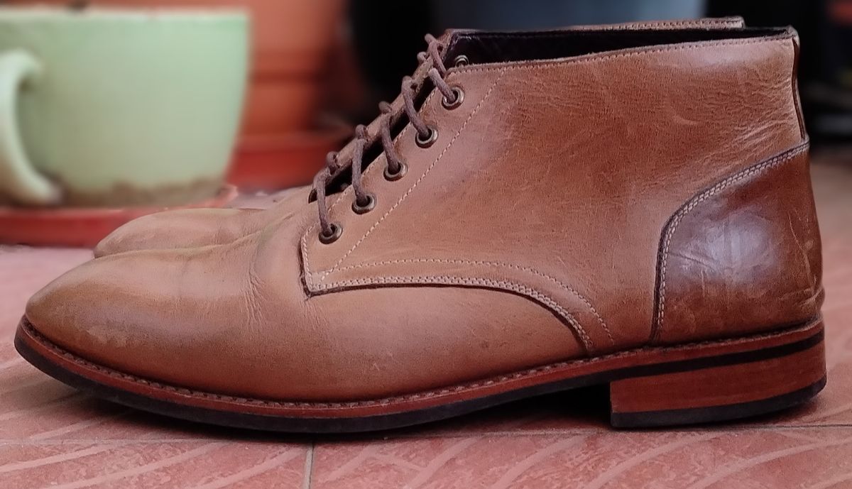 Photo by altobuff on March 4, 2024 of the Blkbrd Shoemaker Walburg 5-Eyelet Chukka Boot in Horween Natural Chromexcel.