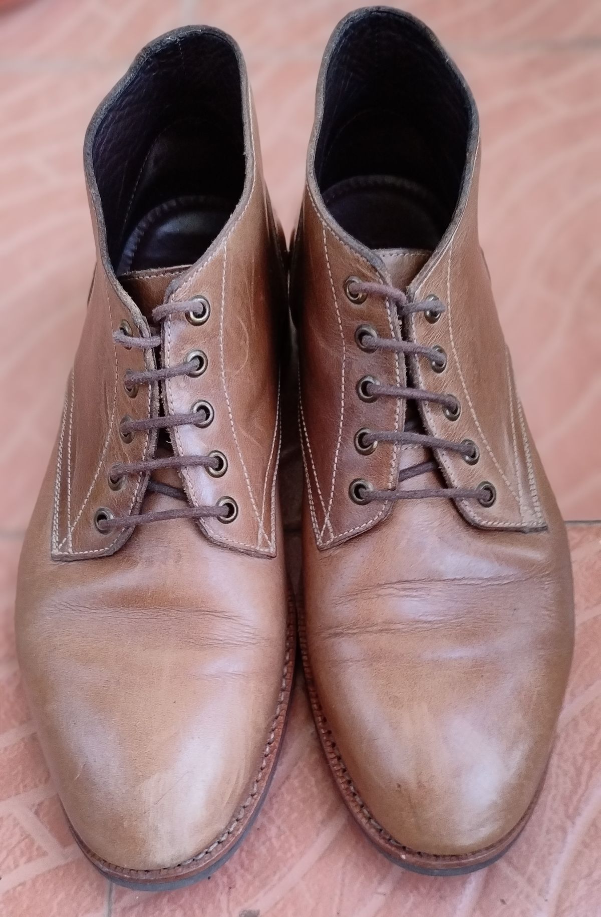 Photo by altobuff on March 4, 2024 of the Blkbrd Shoemaker Walburg 5-Eyelet Chukka Boot in Horween Natural Chromexcel.