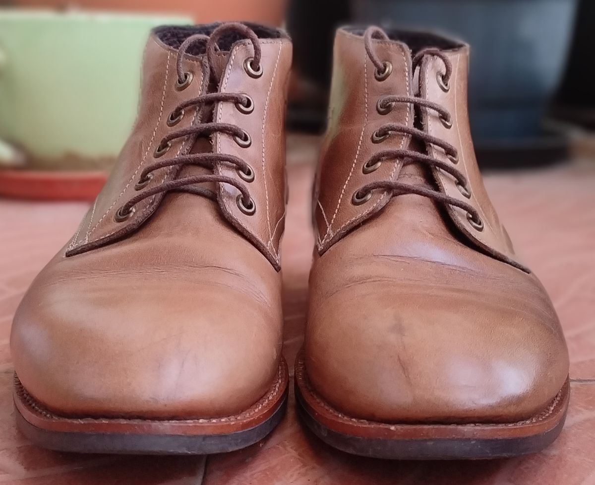 Photo by altobuff on April 4, 2024 of the Blkbrd Shoemaker Walburg 5-Eyelet Chukka Boot in Horween Natural Chromexcel.
