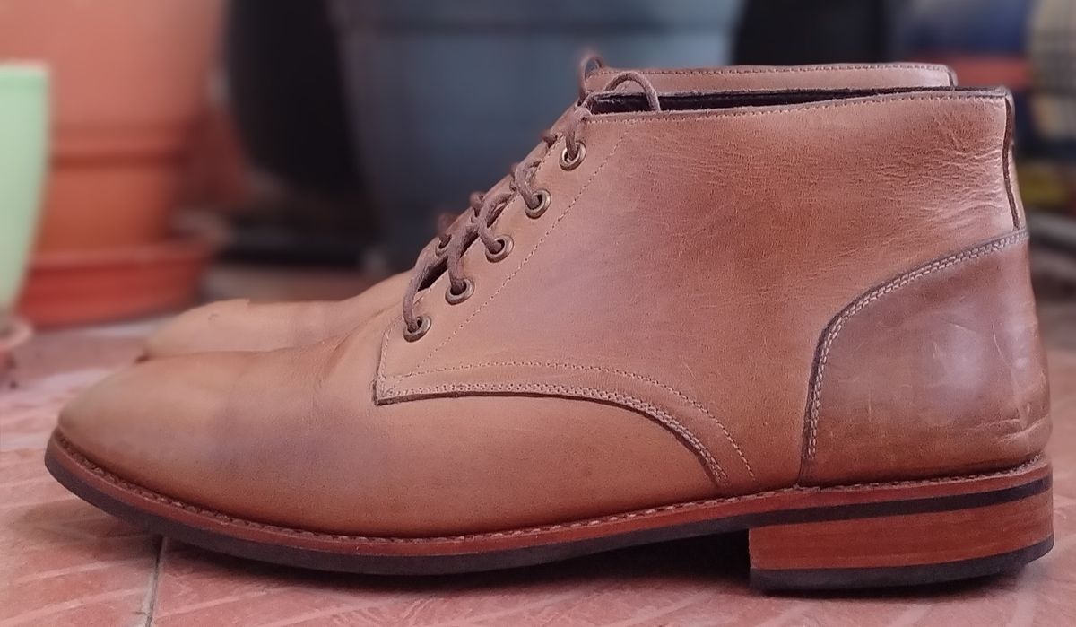 Photo by altobuff on April 4, 2024 of the Blkbrd Shoemaker Walburg 5-Eyelet Chukka Boot in Horween Natural Chromexcel.