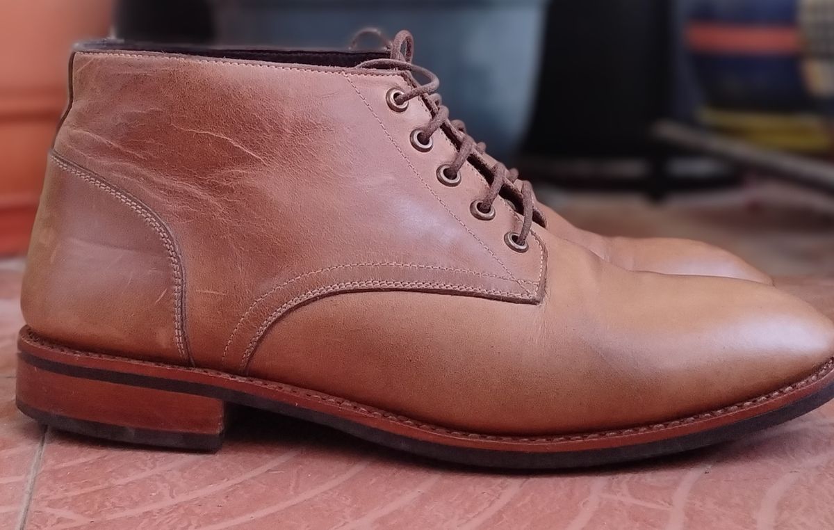 Photo by altobuff on April 4, 2024 of the Blkbrd Shoemaker Walburg 5-Eyelet Chukka Boot in Horween Natural Chromexcel.