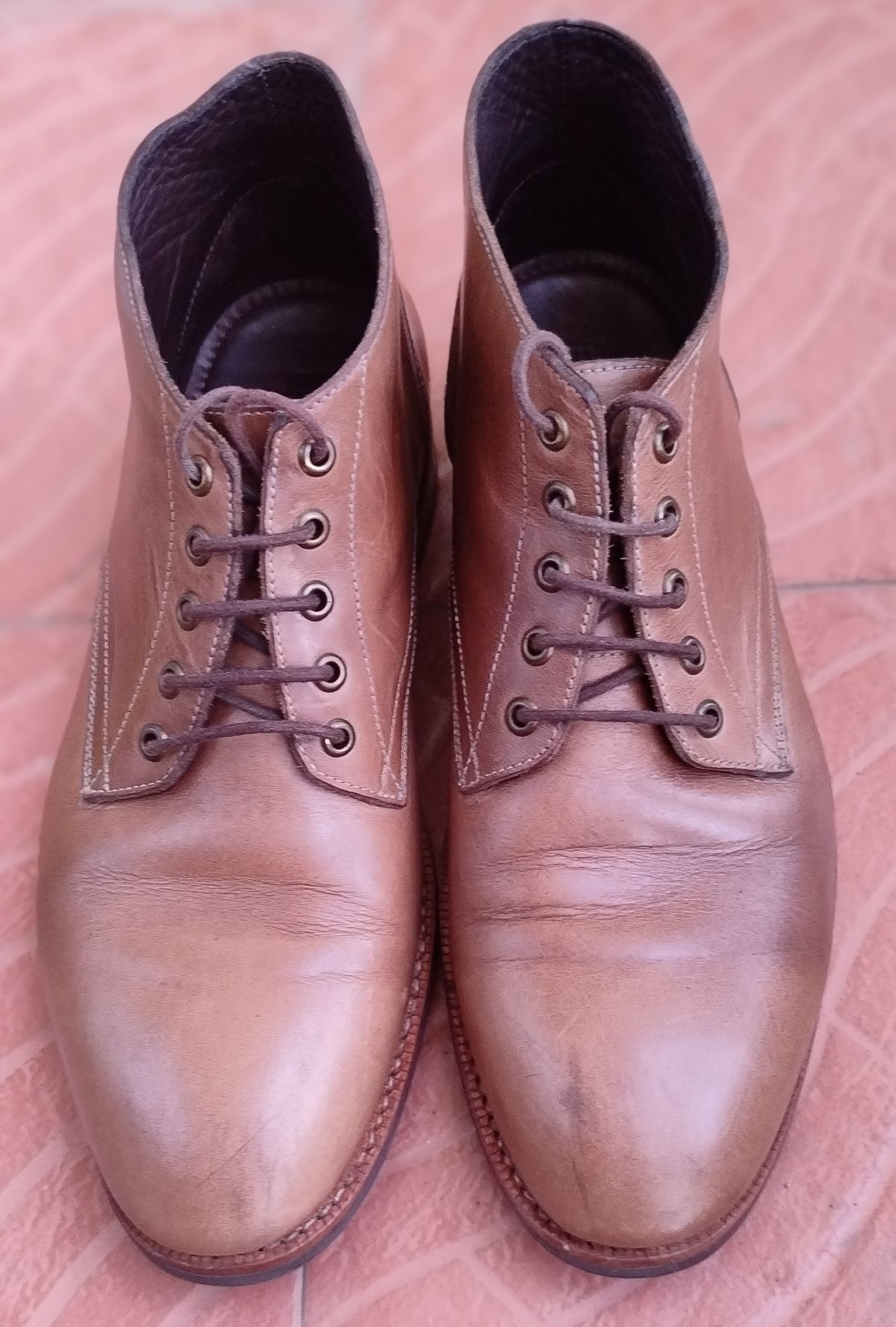 Photo by altobuff on April 4, 2024 of the Blkbrd Shoemaker Walburg 5-Eyelet Chukka Boot in Horween Natural Chromexcel.