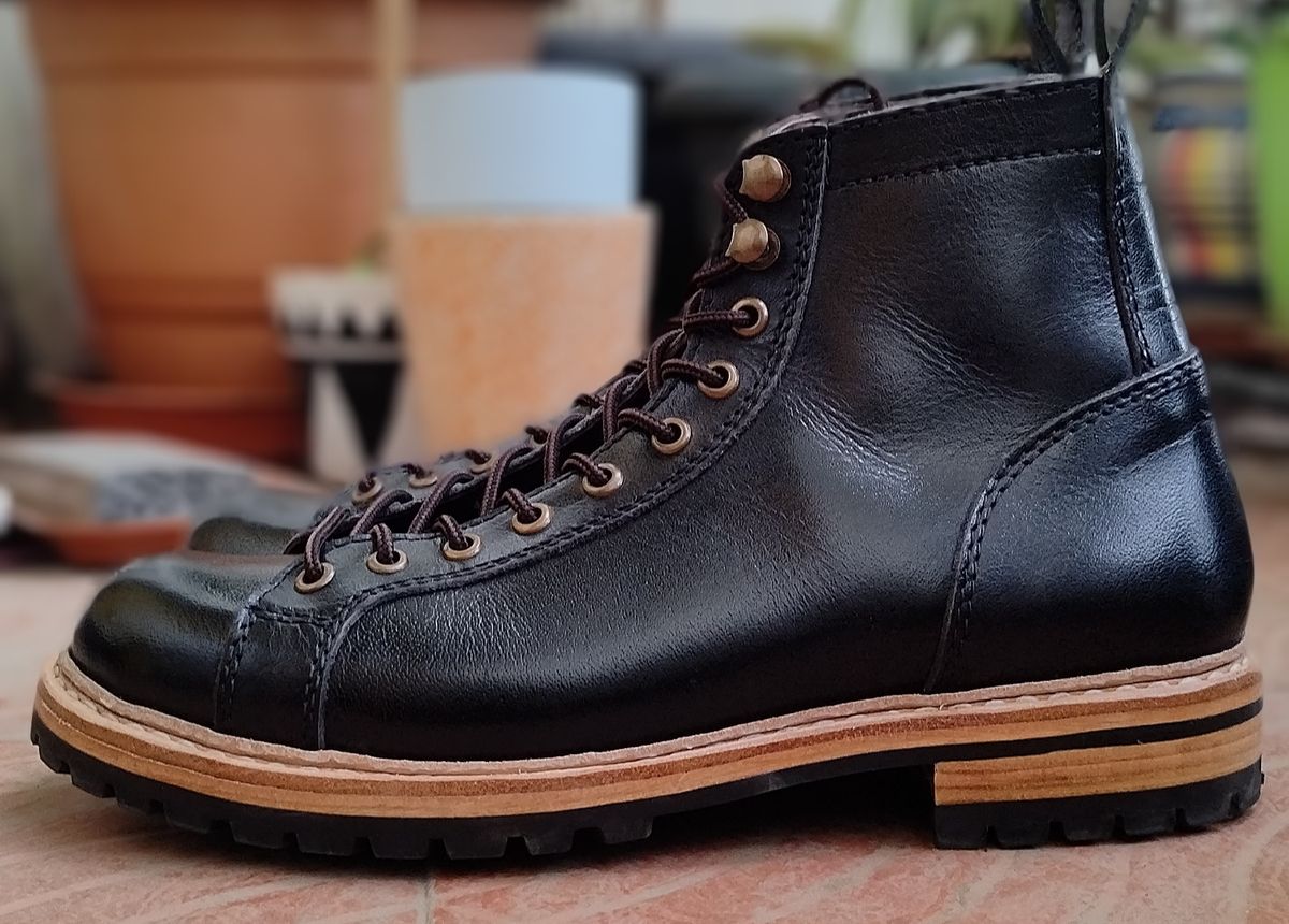 Photo by altobuff on October 3, 2024 of the Craft & Glory Monkey Explorer Boots in Raven Black Buffalo Leathee.
