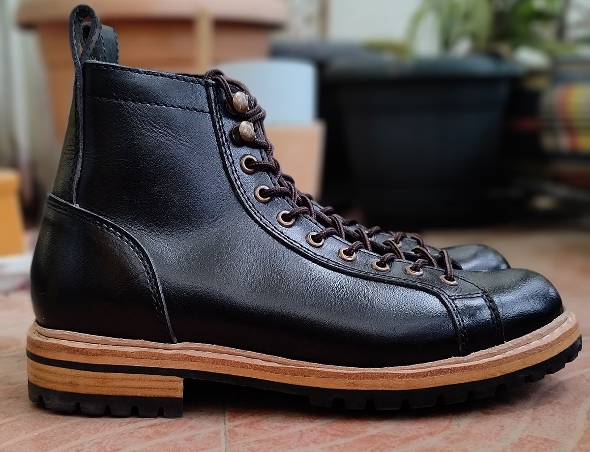 Photo by altobuff on October 3, 2024 of the Craft & Glory Monkey Explorer Boots in Raven Black Buffalo Leathee.