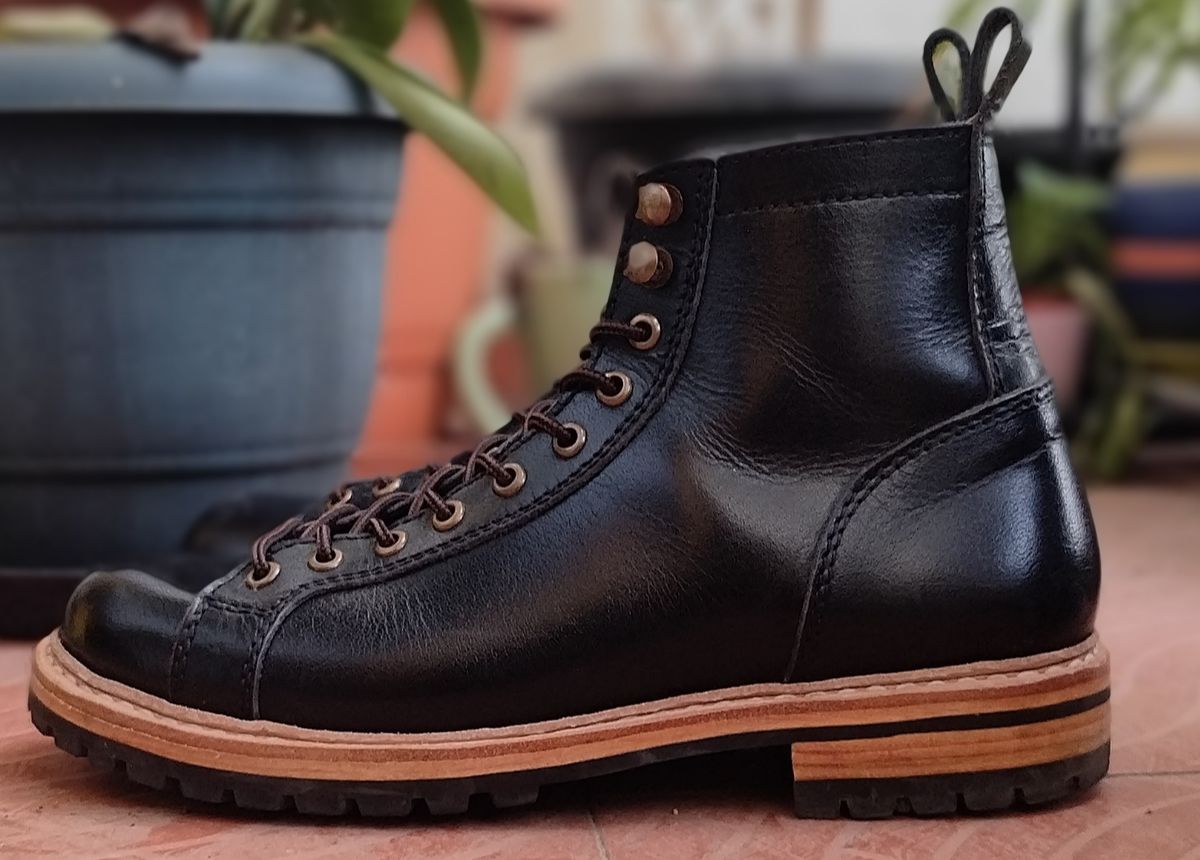 Photo by altobuff on November 4, 2024 of the Craft & Glory Monkey Explorer Boots in Raven Black Buffalo Leathee.