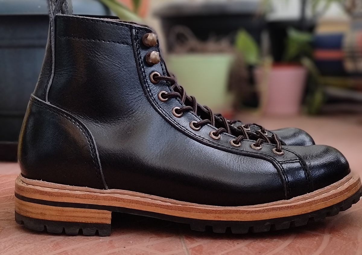 Photo by altobuff on November 4, 2024 of the Craft & Glory Monkey Explorer Boots in Raven Black Buffalo Leathee.