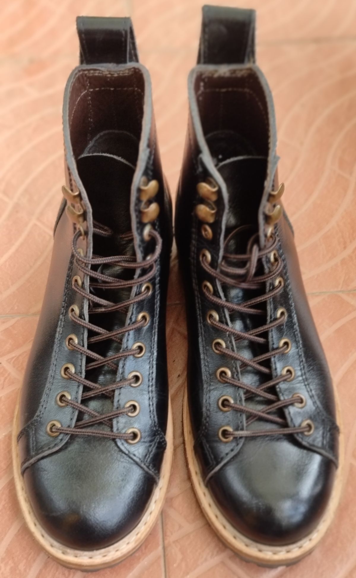Photo by altobuff on November 4, 2024 of the Craft & Glory Monkey Explorer Boots in Raven Black Buffalo Leathee.