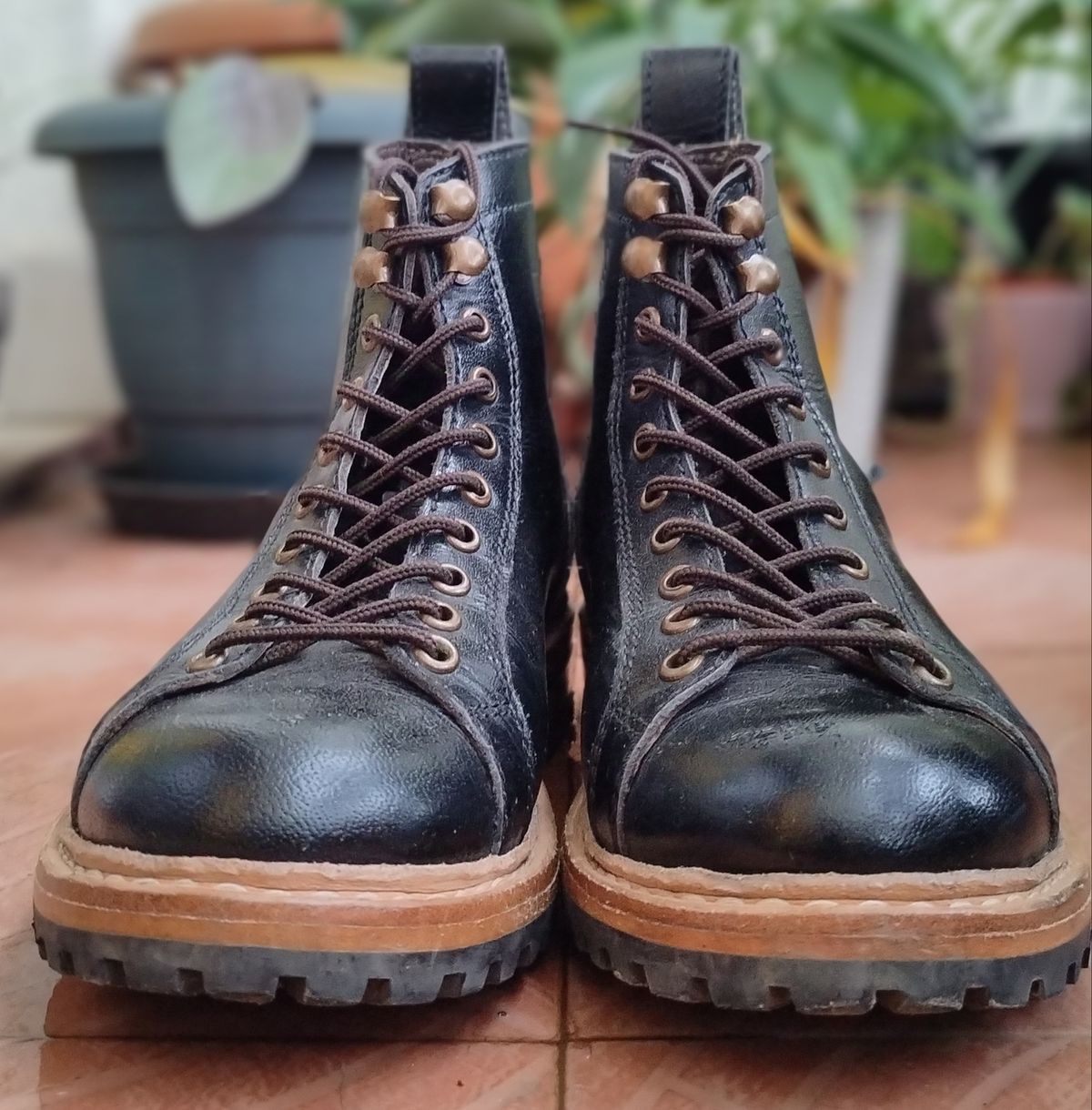 Photo by altobuff on December 5, 2024 of the Craft & Glory Monkey Explorer Boots in Raven Black Buffalo Leathee.