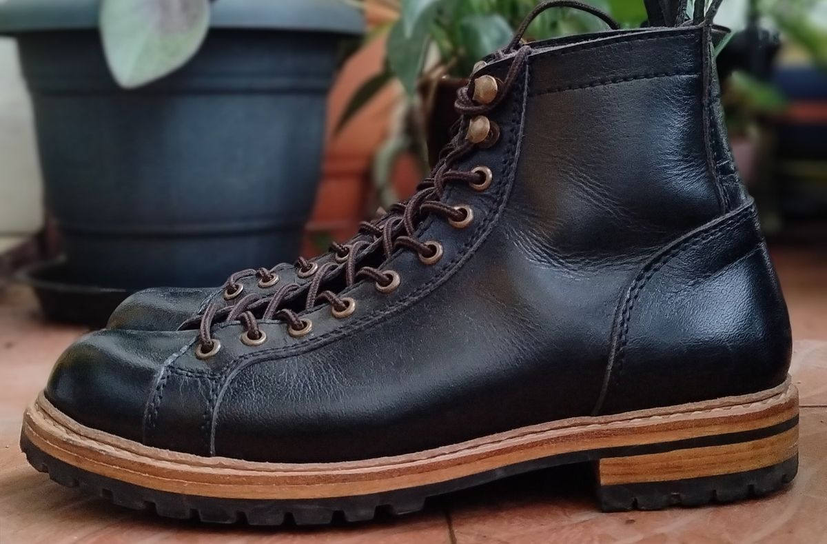 Photo by altobuff on December 5, 2024 of the Craft & Glory Monkey Explorer Boots in Raven Black Buffalo Leathee.