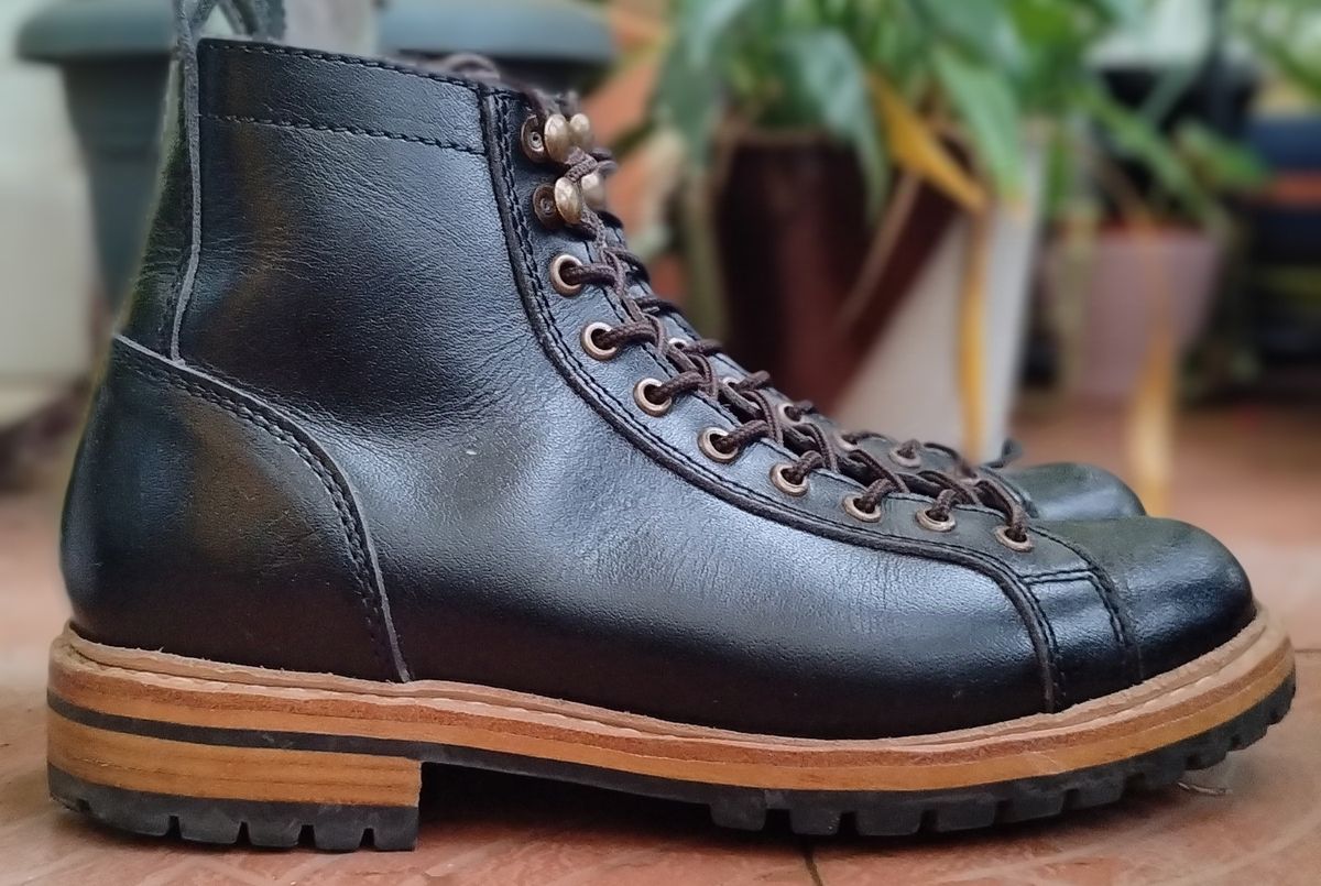 Photo by altobuff on December 5, 2024 of the Craft & Glory Monkey Explorer Boots in Raven Black Buffalo Leathee.