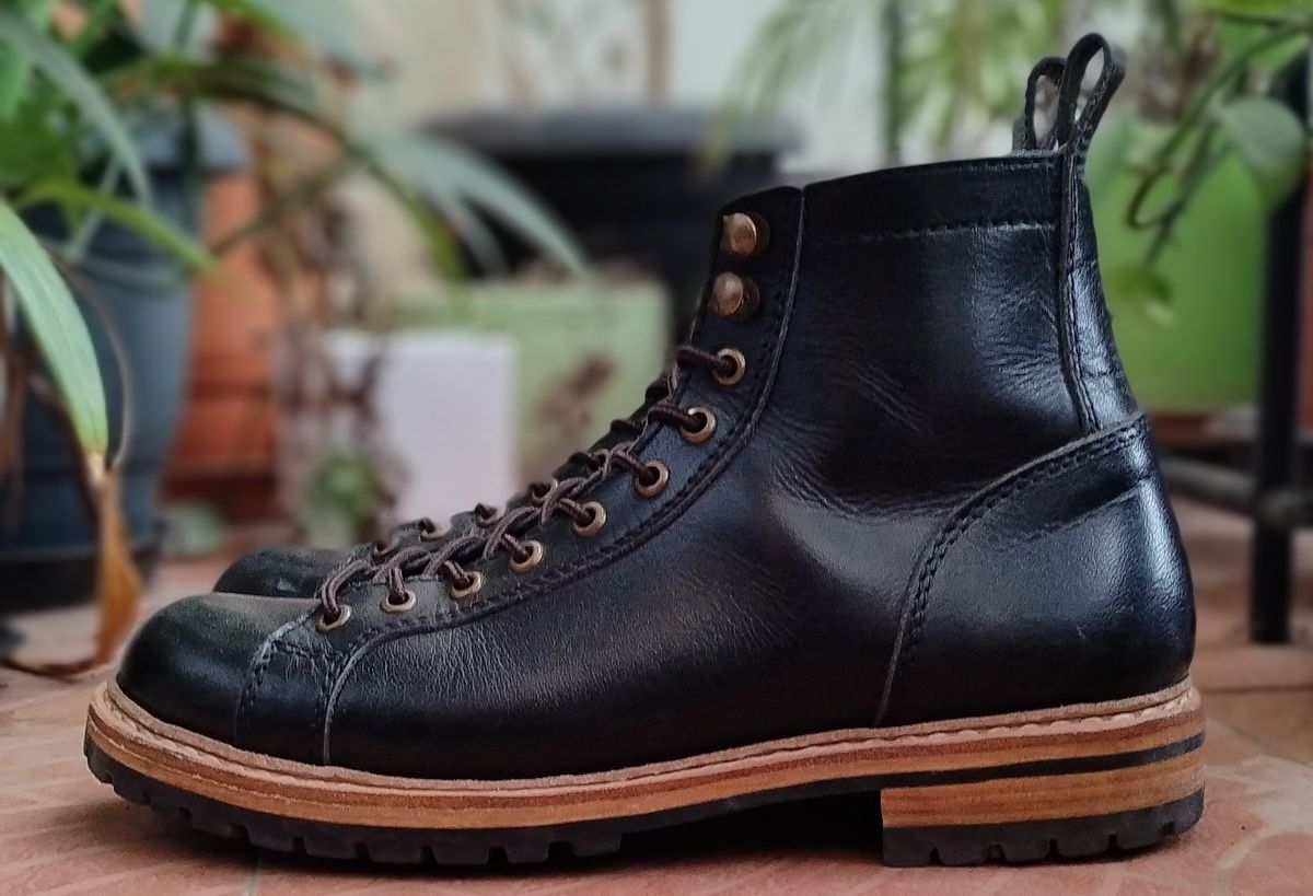 Photo by altobuff on January 5, 2025 of the Craft & Glory Monkey Explorer Boots in Raven Black Buffalo Leathee.