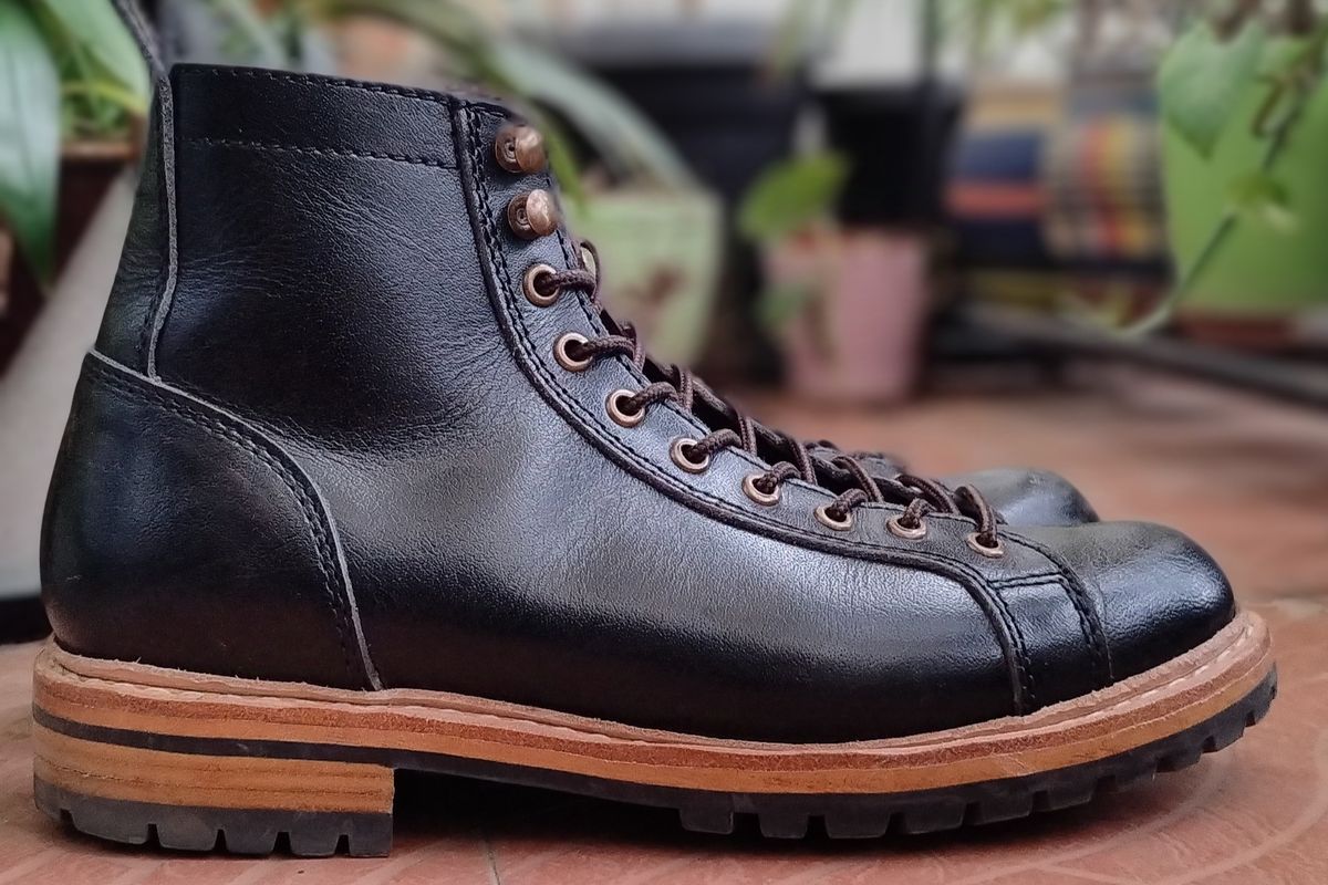 Photo by altobuff on January 5, 2025 of the Craft & Glory Monkey Explorer Boots in Raven Black Buffalo Leathee.