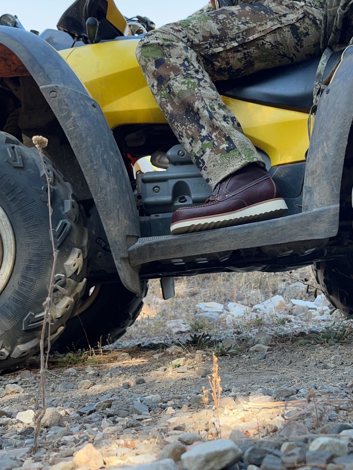 Photo by daftdonald on October 5, 2022 of the Grant Stone Field Boot in Seidel Walnut Bison.