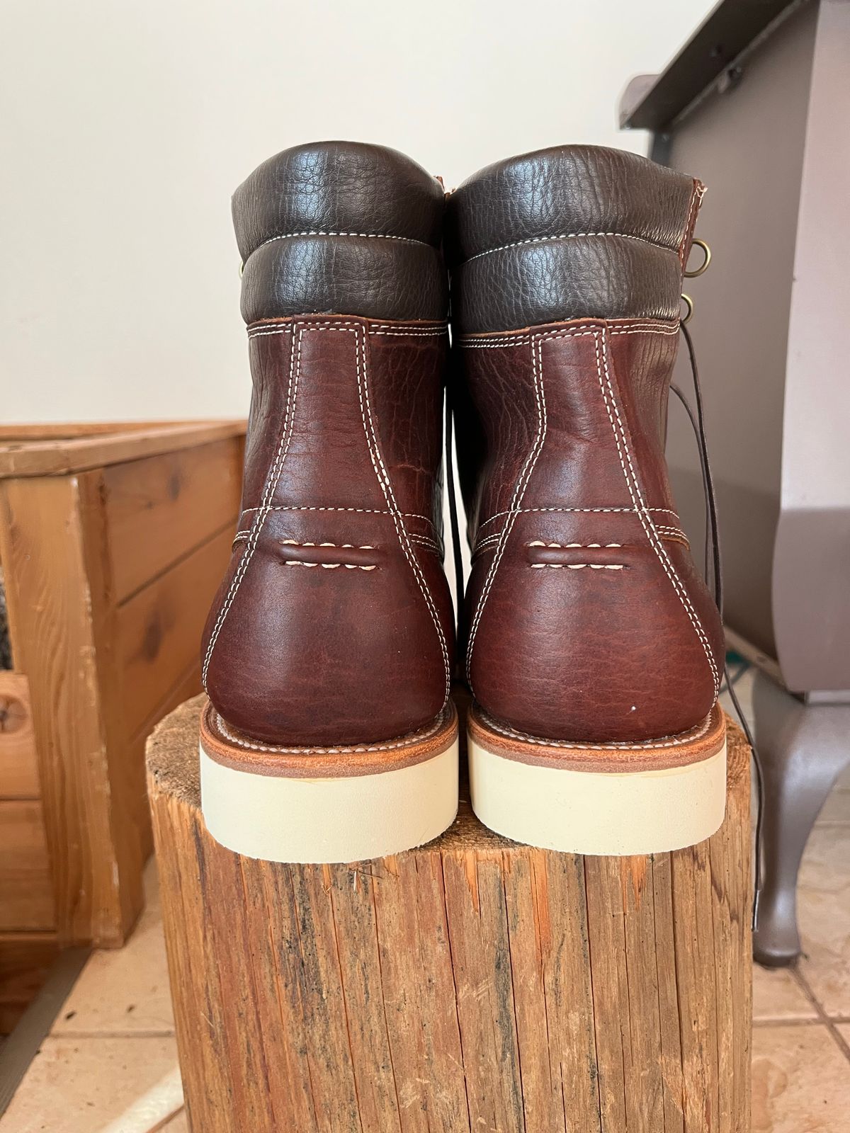 Photo by daftdonald on October 5, 2022 of the Grant Stone Field Boot in Seidel Walnut Bison.
