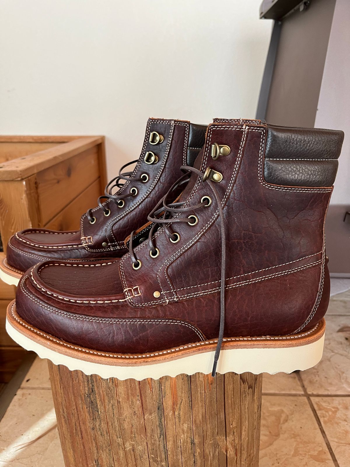 Photo by daftdonald on October 5, 2022 of the Grant Stone Field Boot in Seidel Walnut Bison.